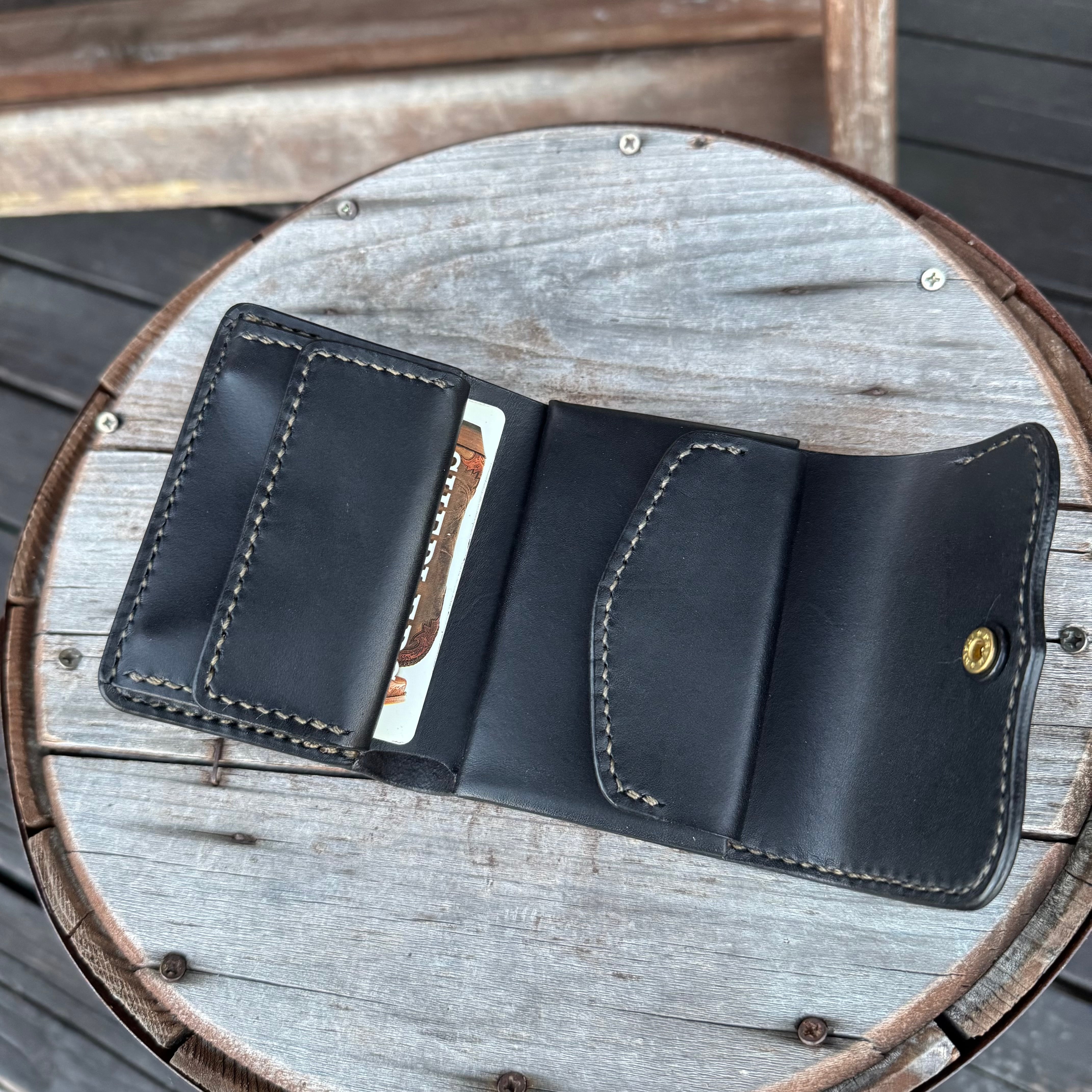 WHOLオリジナル 三つ折りミニウォレット ハンドメイド 財布 本革 牛革