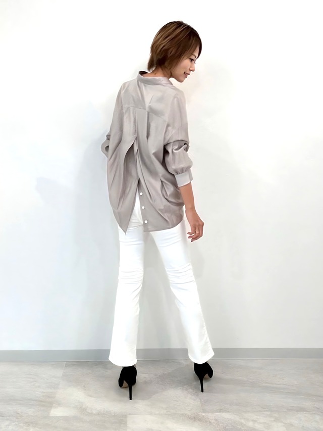 バックスリットボタンシャツ