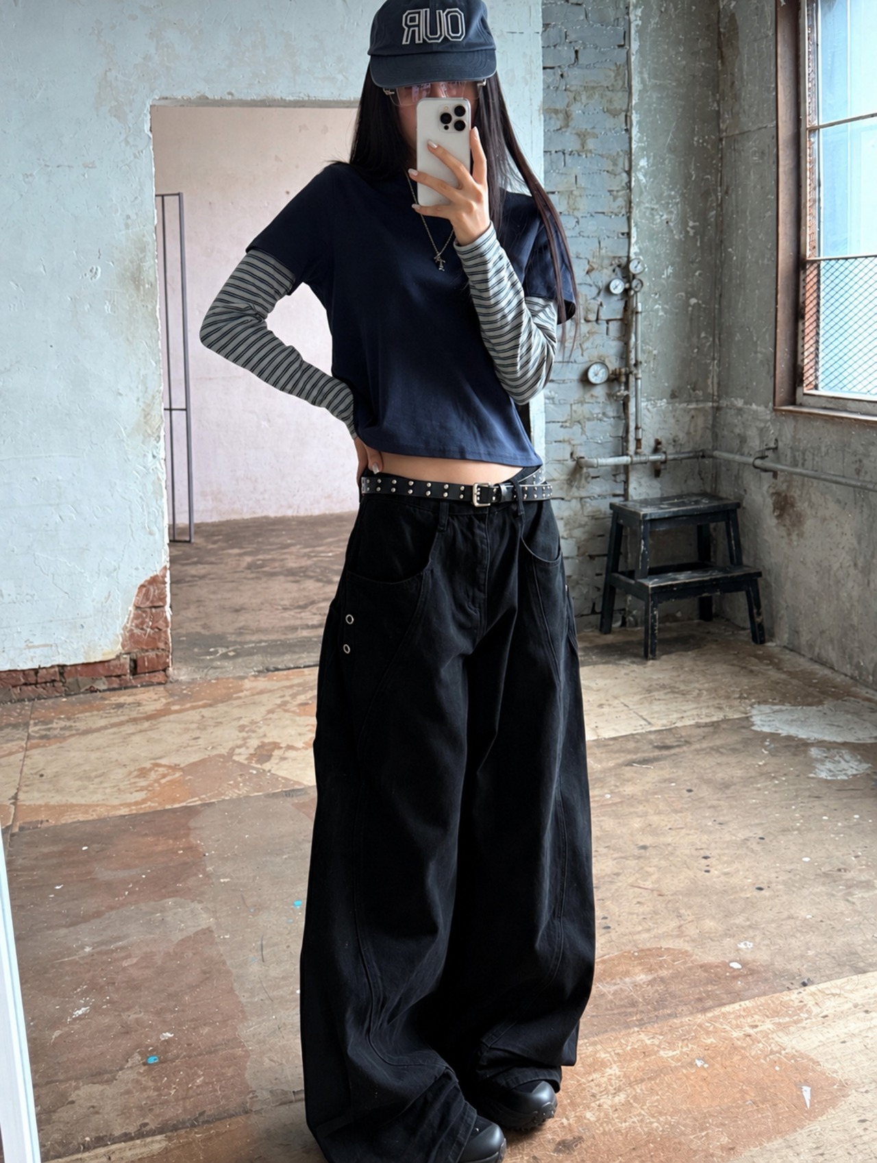 ユニセックス日本未発売Curve Eyelet Studs PT／Black