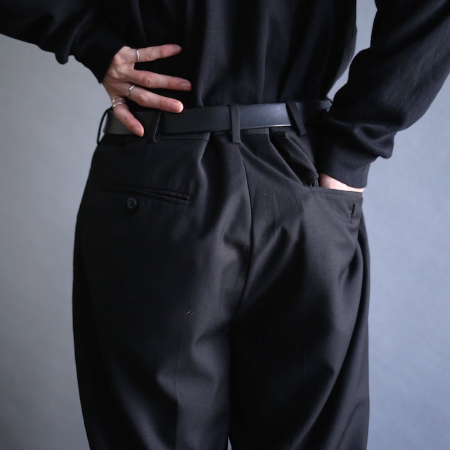 2-tuck tapered silhouette black wide slacks