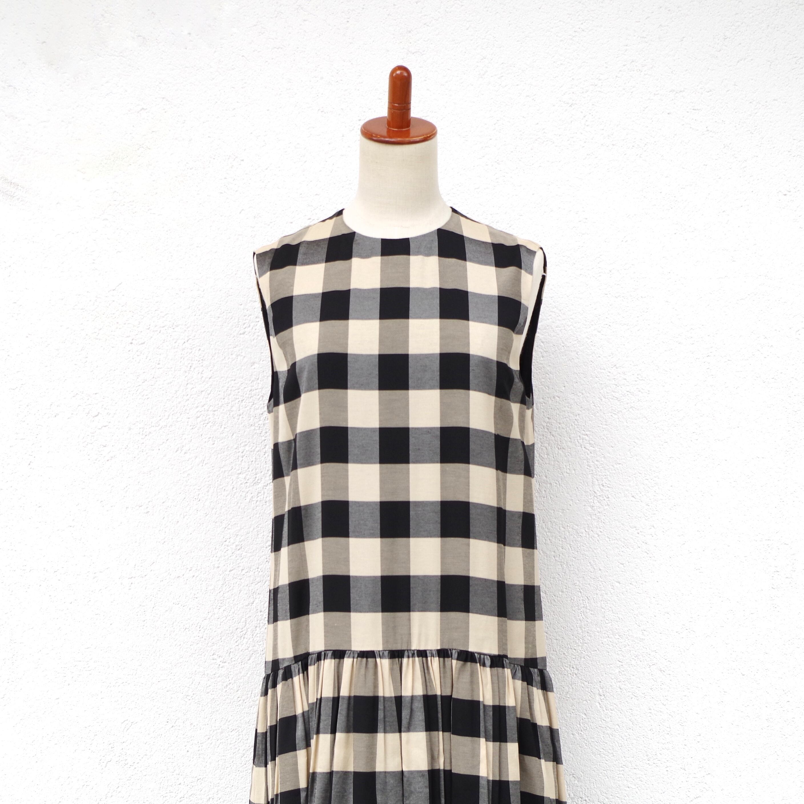 Pale Jute Block check no-sleeve one-piece short | 1F Store powered by BASE