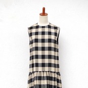 Pale Jute  Block check no-sleeve one-piece  short