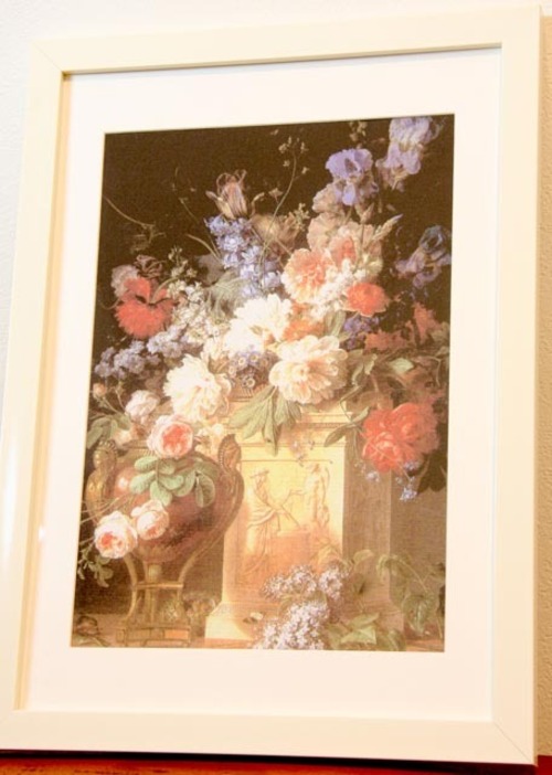 アートプリント布地★スパンドンク★アルバスターの台座上の花瓶の花
