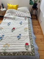 スミレとカーネーションと一輪花　シングルサイズ　ブロックプリントキルト　インドのお布団　