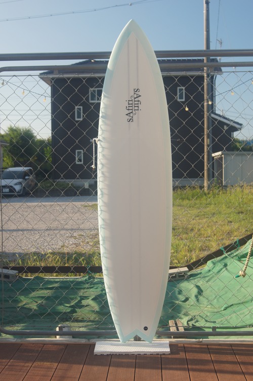 Gaudy fish 6'10 Twin+1：6'10-19 1/16-2 5/8 (208.3-48.42-6.67)
