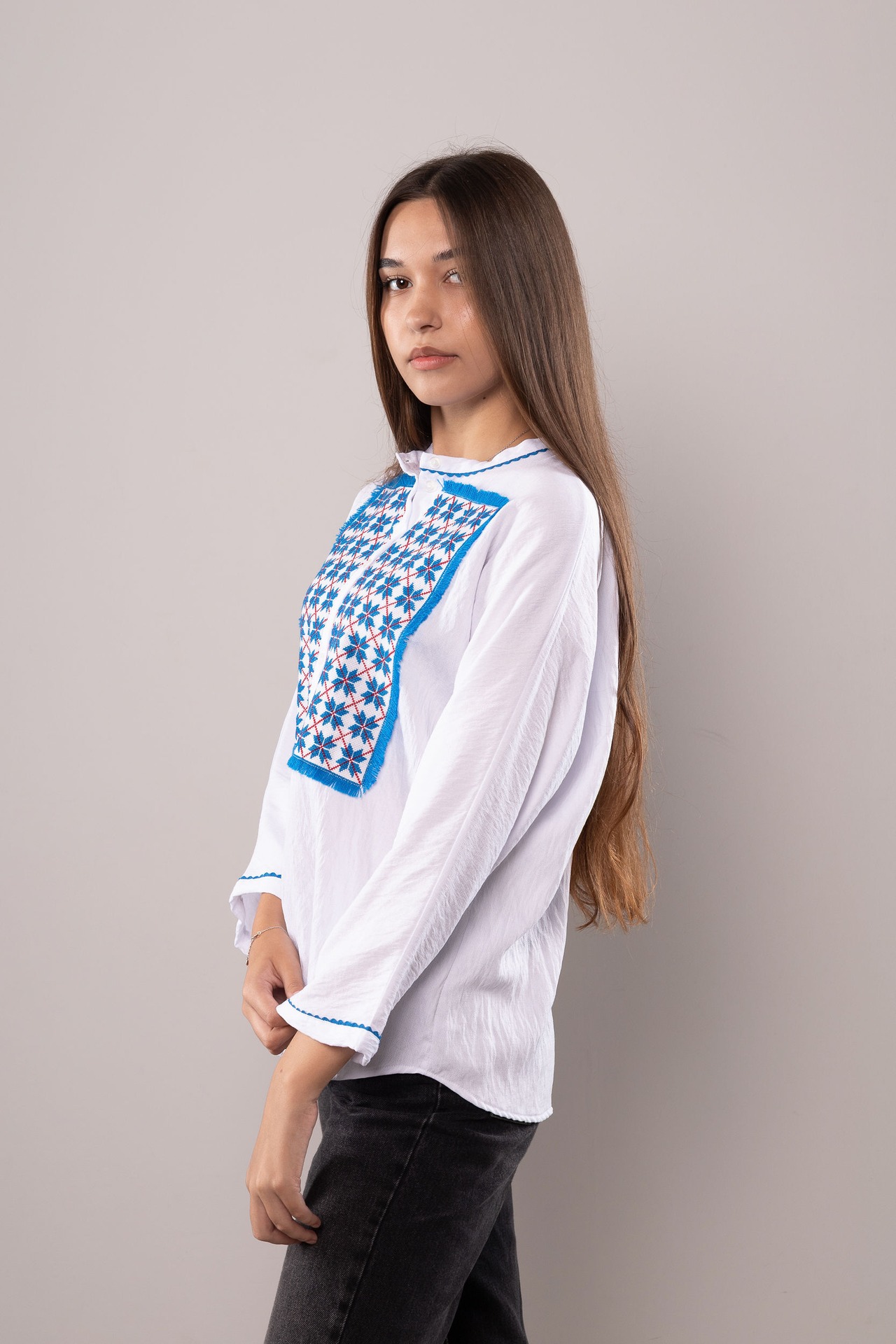 ウクライナ刺繍ヴィシヴァンカ クロスステッチ　手刺繍　ブラウス　麻　レディース・フリーサイズ - 10