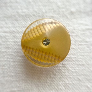 1粒ラインストーン×トライアングルマスタード 22.5㎜