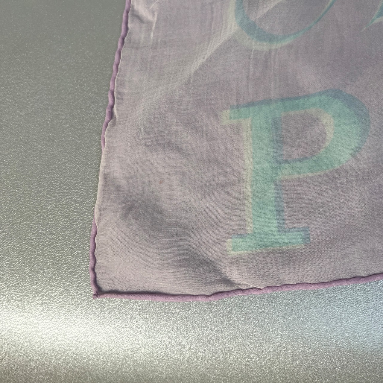 【最終処分SALE】HERMES エルメス  カレ６５ スカーフ ピンク A-8629