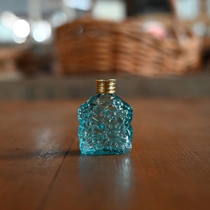 Perfume Bottle/ 香水瓶〈 チェコガラス・オブジェ・ディスプレイ・アンティーク・ヴィンテージ 〉