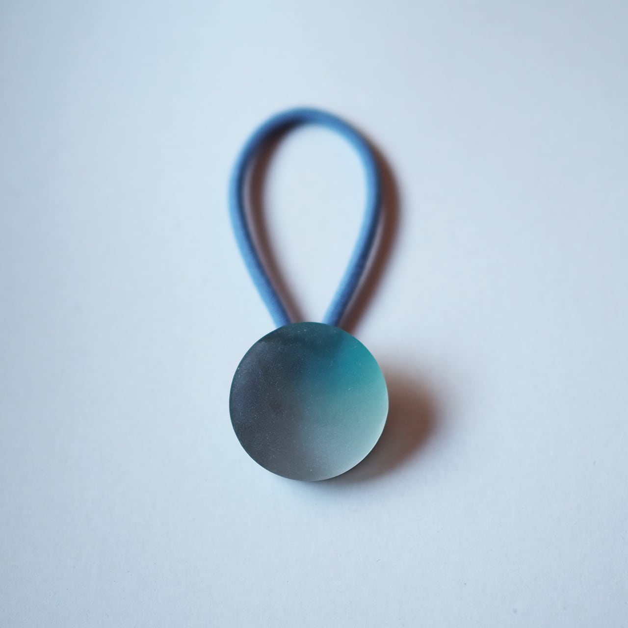 monotone / かみかざり・くろ