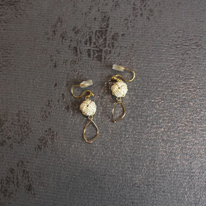 水引 イヤリング 水引アクセサリー 玉結び ゴールドリング 日本製 シルバー ホワイトパール 上品 ドレス 着物 結婚式 パーティー 軽い