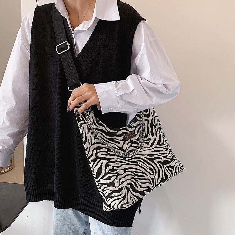 秋冬の新しいスモールバッグ2020新しいトレンディなファッションワイルドワンショルダーアンダーアームバッグネットセレブニッチデザインメッセンジャーバッグ Tiancai_Wing_Bag90041756117