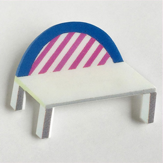 イスA／ブローチ