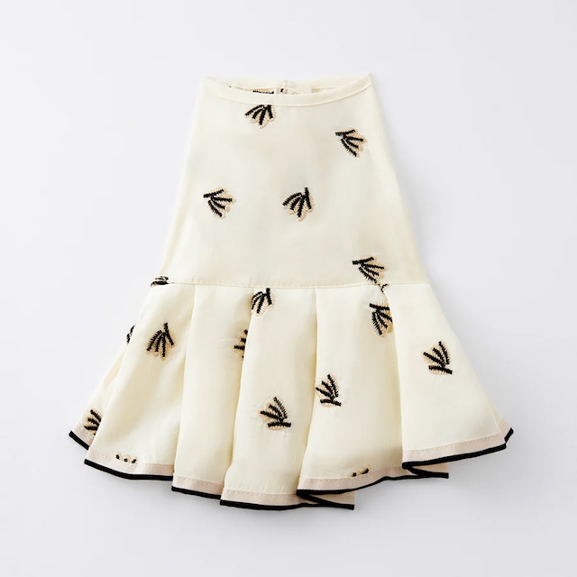 PLEATED DRESS WITH EMBROIDER（CREAM） / OVER GLAM