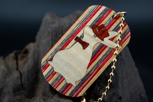 【 北国が育む麗しの木肌 】バーチ 寄木 ドッグタグ 象嵌 三月ウサギ