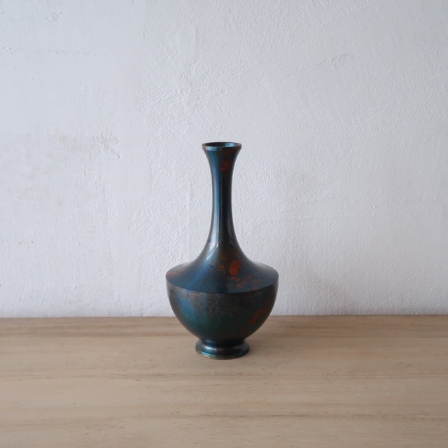 紺と朱の花瓶
