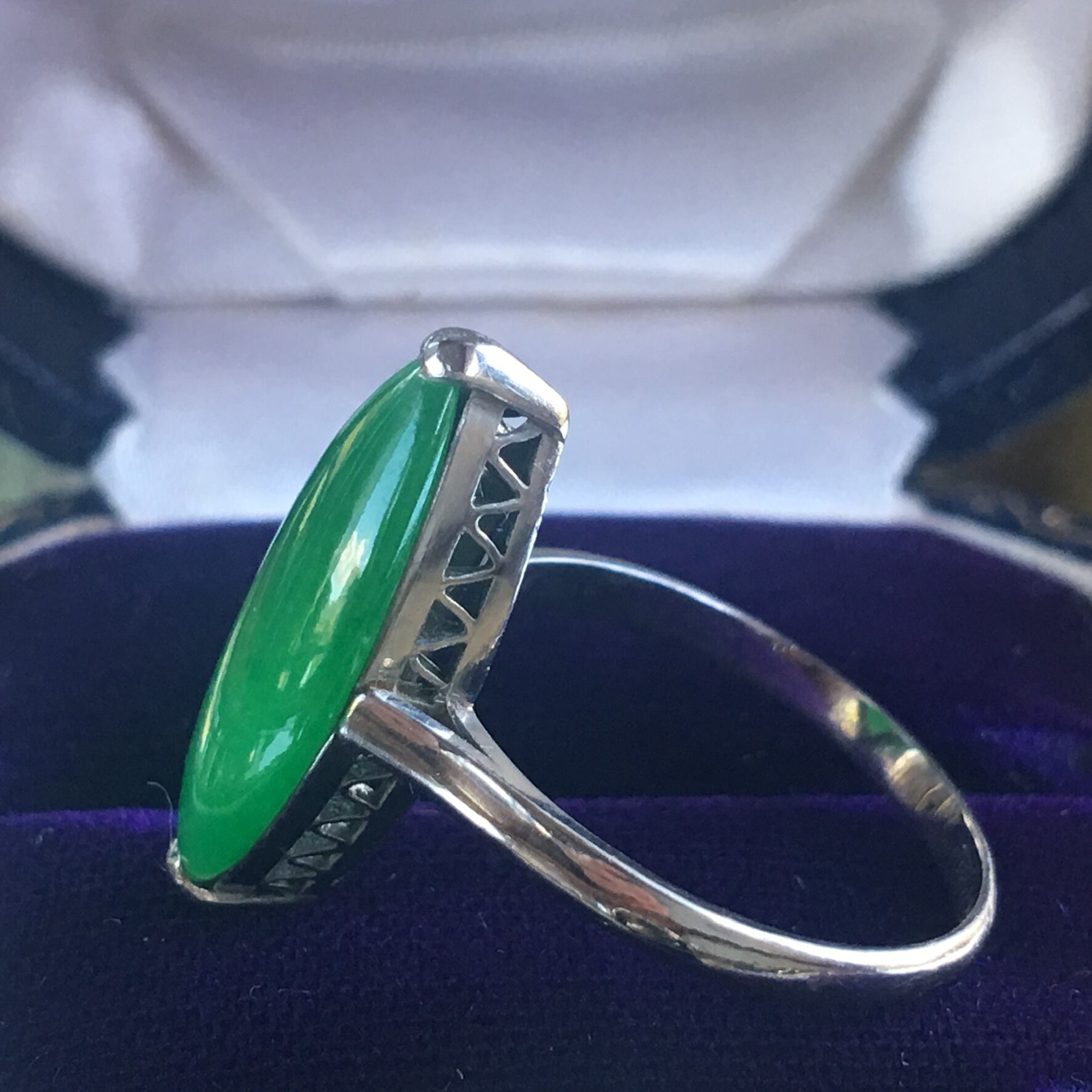 ヴィンテージ プラチナ台に天然翡翠のリング
