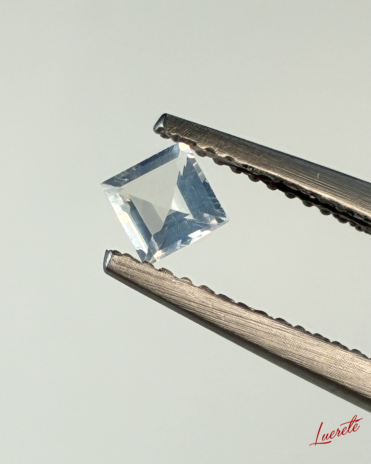 Natural Blue Moonstone 0.25ct  Loose Gemstone 天然ブルームーンストーン 0.25ct  ルース【LE-0073】