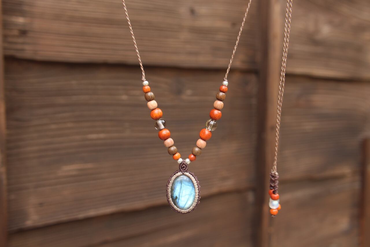 Labradorite micro macrame wood pendant