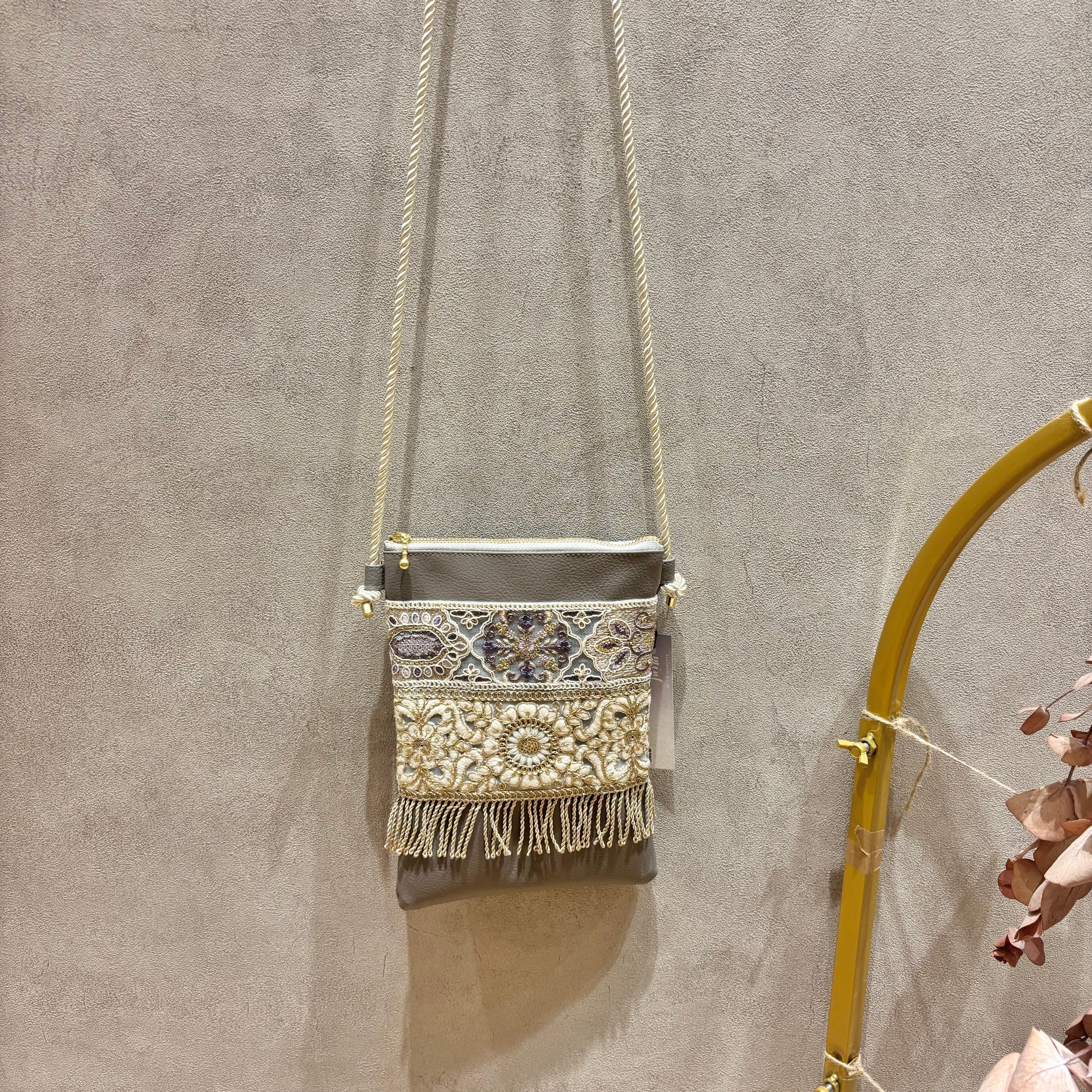 【1点限り】インド刺繍バッグ（A67-6）①