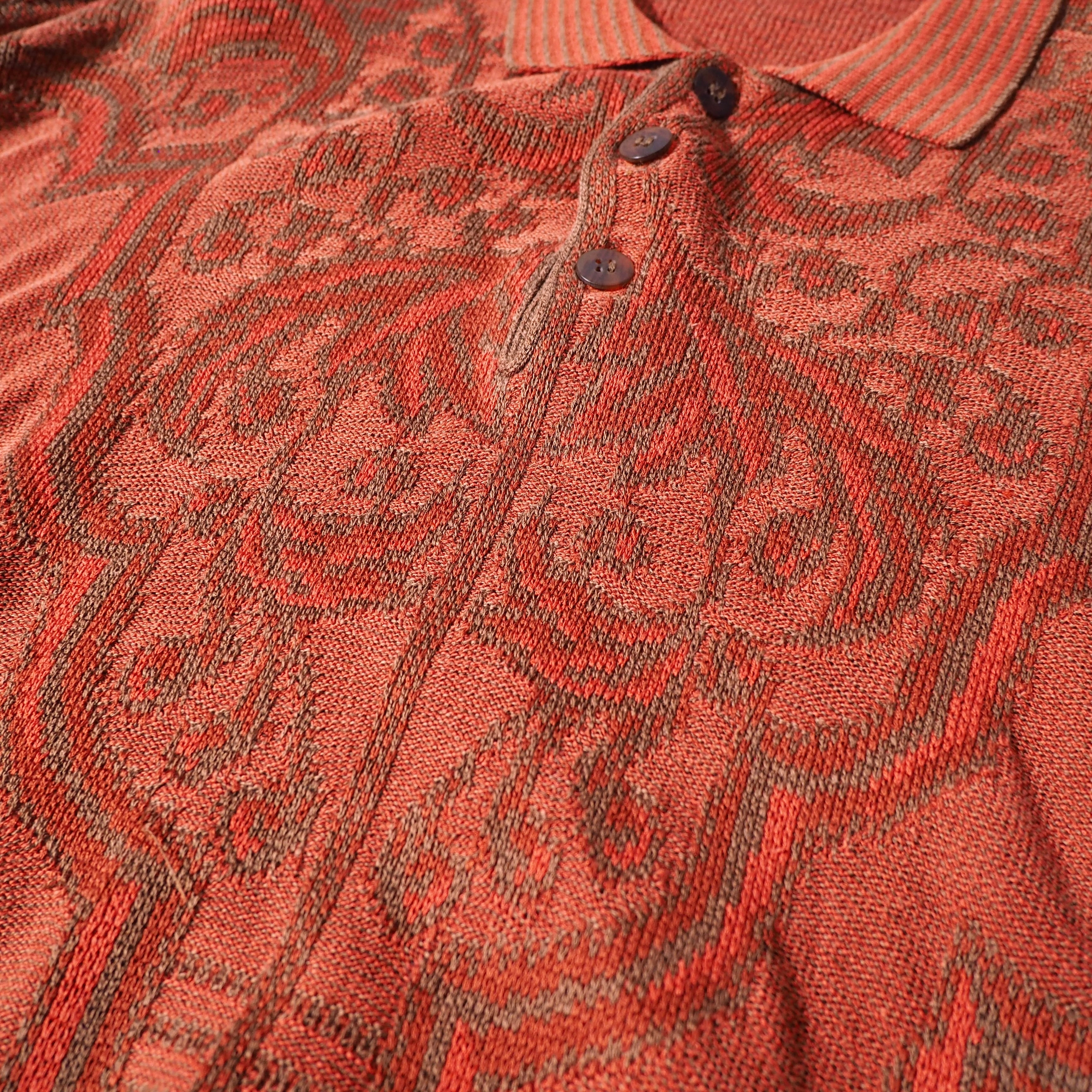 1980s Beautiful geometric patterns Embbossed vintage knit Polo