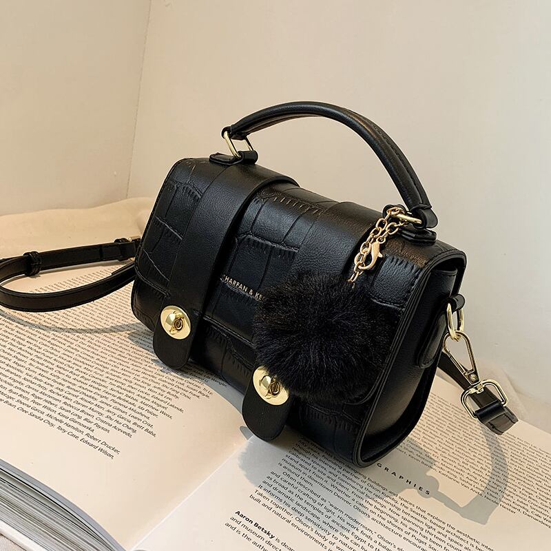 オータムウィンターレッド 秋物 冬物 スクウェア メッセンジャーバッグ 手作りハンドバック68492470820