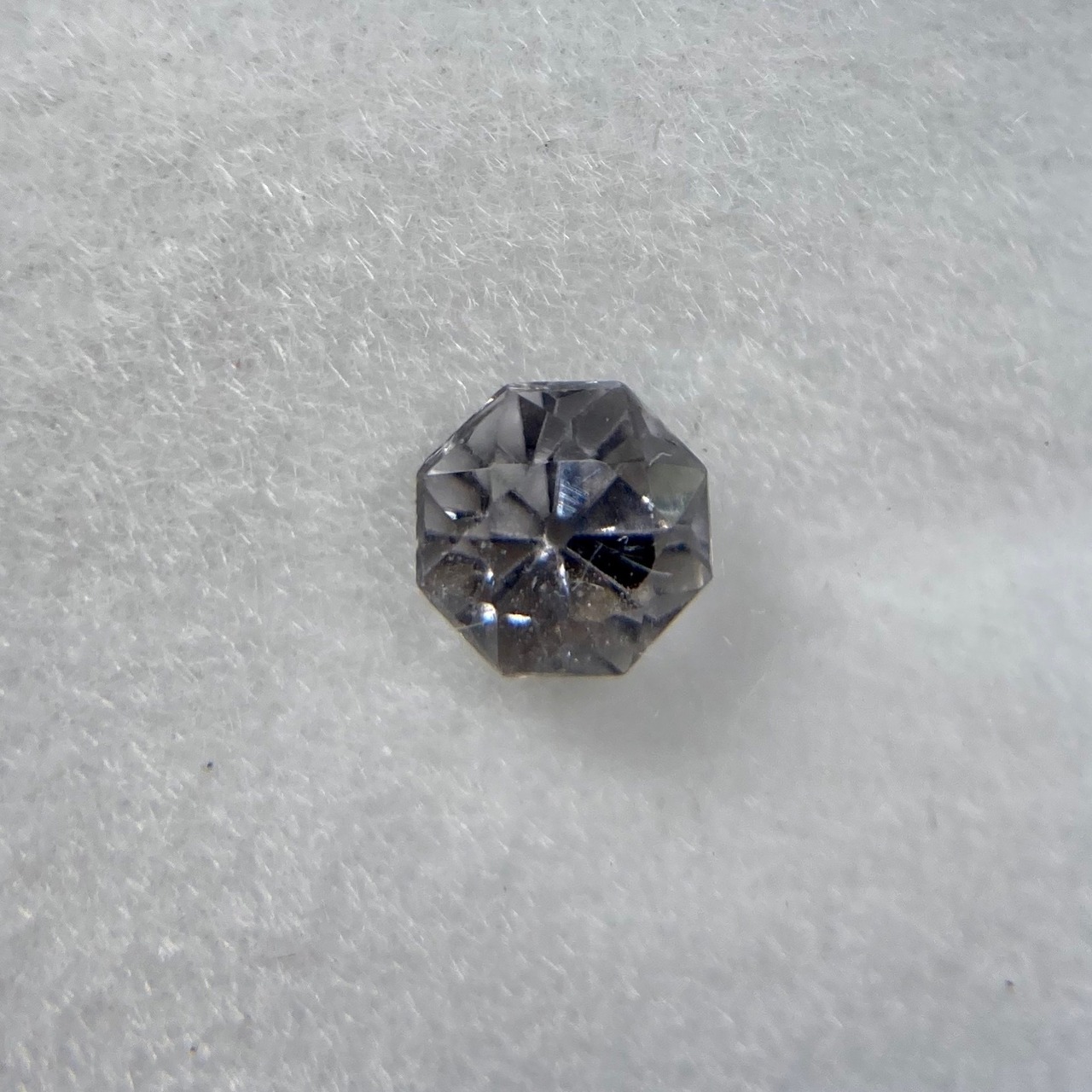 お花みたいなスピネル グレー系 約4.7mm No.8-3