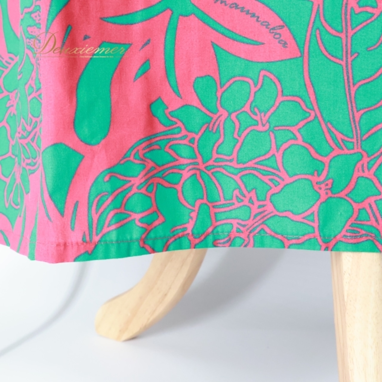 フラダンス 衣装 ワンピース ドレス グリーン系 マーメイドライン エムエムジェイ ハワイアンプリント アロハ MermaidLine MMJ フラ ダンス レッスン 練習 レッド系 緑 赤 フリル 着回し フレア キャミソールドレス オフショル 華やか 鮮やか かわいい おしゃれ 上品 おしゃれドレス リバーシブル フリル付き マーメイドライン グリーンレッド