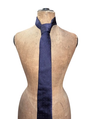 GUCCI navy color woven silk narrow tie