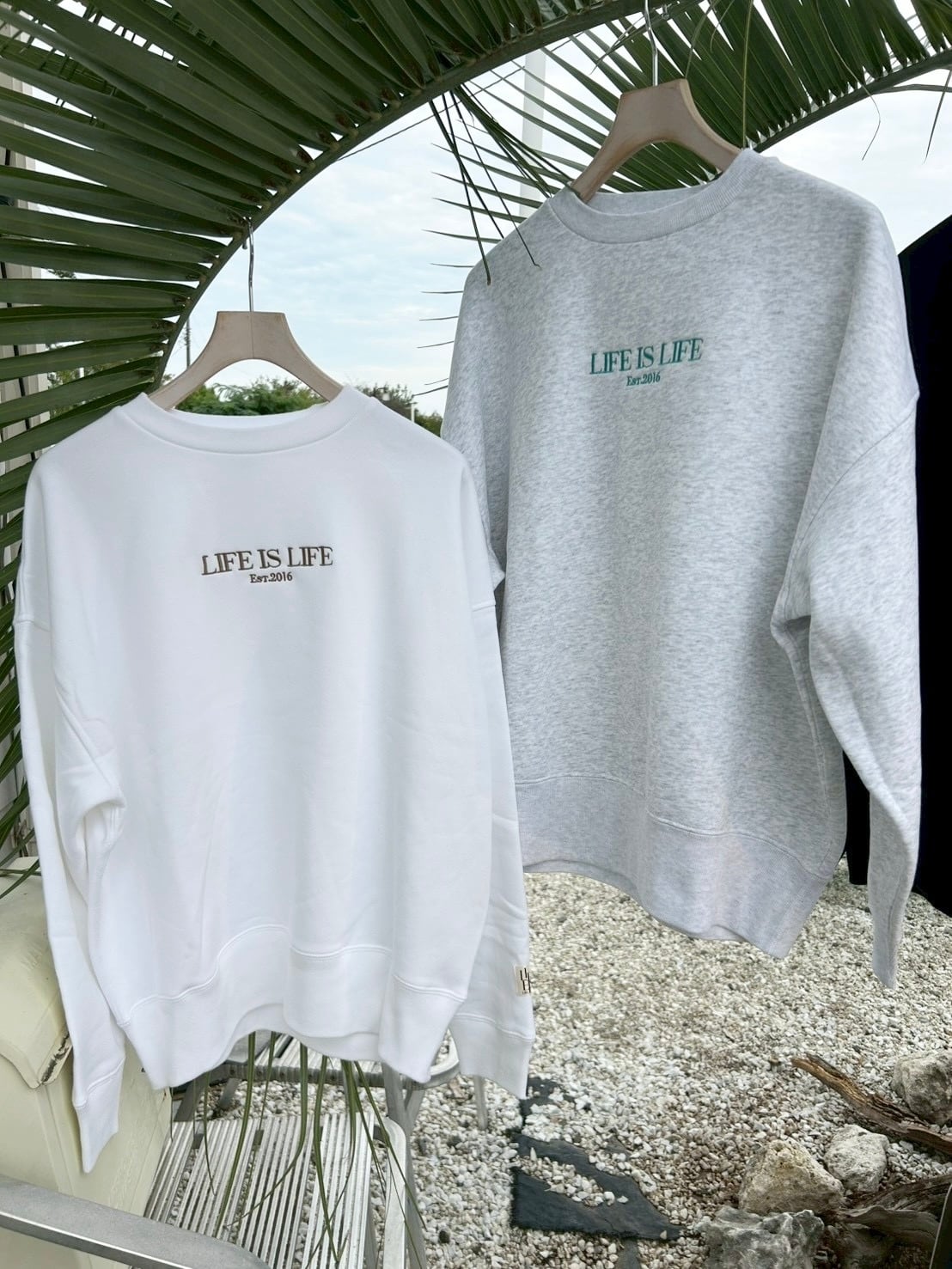 LIFEisLIFE 裏起毛刺繍クルースウェット ￥8,990(￥9,889)