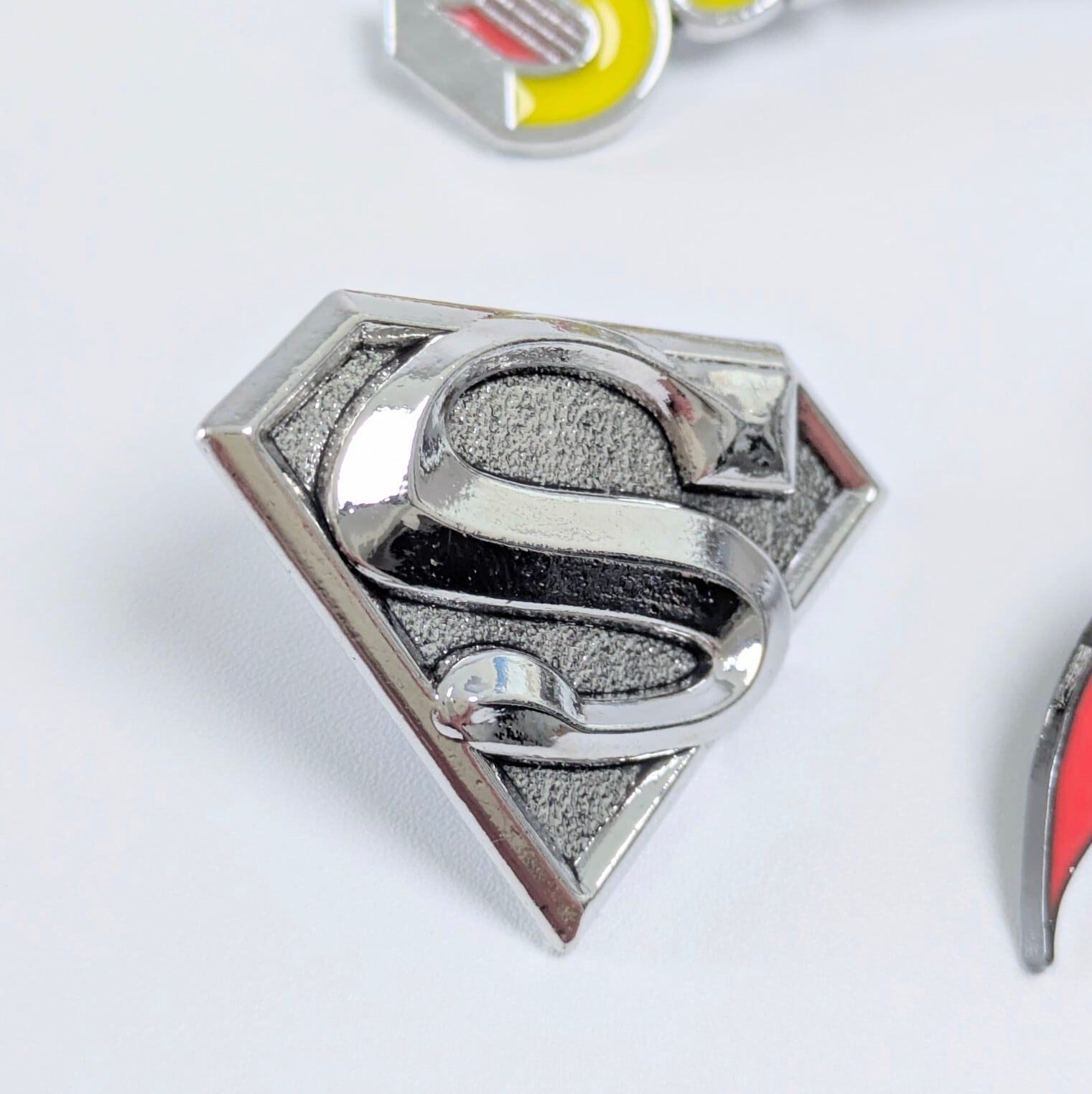 ♧送料無料！ ★ピンズ PINS★ピンバッジ 【 Superman ( スーパーマン ) 】ピンズ3個SET 〚アメリカン雑貨 アメトイ〛