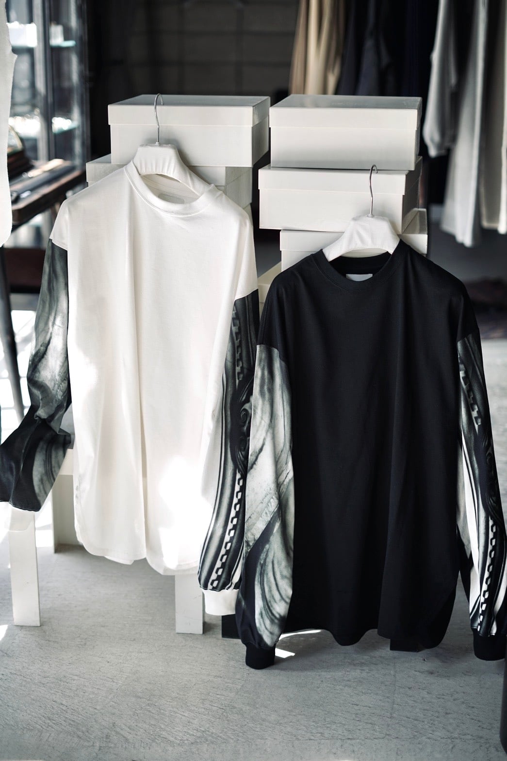 Mediam / Memories Sleeve Rib Long Tee ( White , Black ) | JUQUI Online