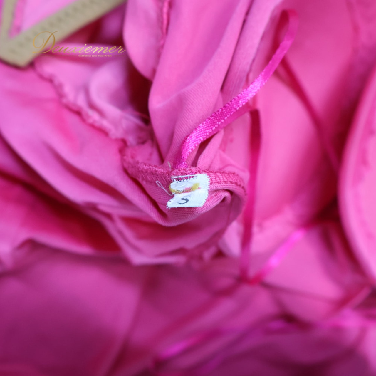 社交ダンス 衣装 ドレス ワンピース スタンダード ピンク系 ホワイト系 ラインストーン 緑 白 花 花モチーフ 刺繍 袖 光沢 高級感 デモ 競技用 ダンス衣装 イベント ステージ パーティー グリーン系