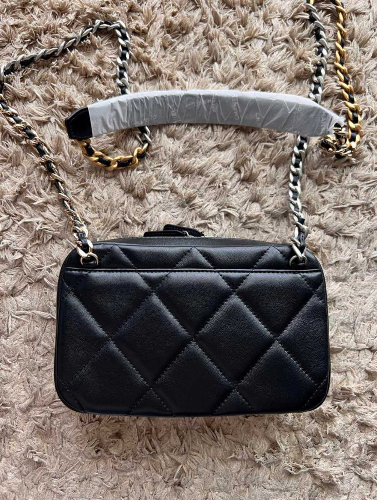 CHANEL シャネル CHANEL19 カメラバッグ ラムスキン ブラック 