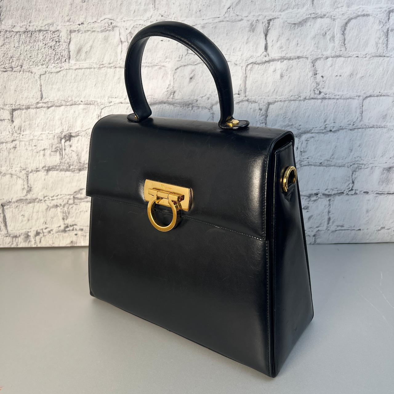 【最終処分SALE】SALVATORE FERRAGAMO　フェラガモ レザー ハンドバッグ ブラック A-8775