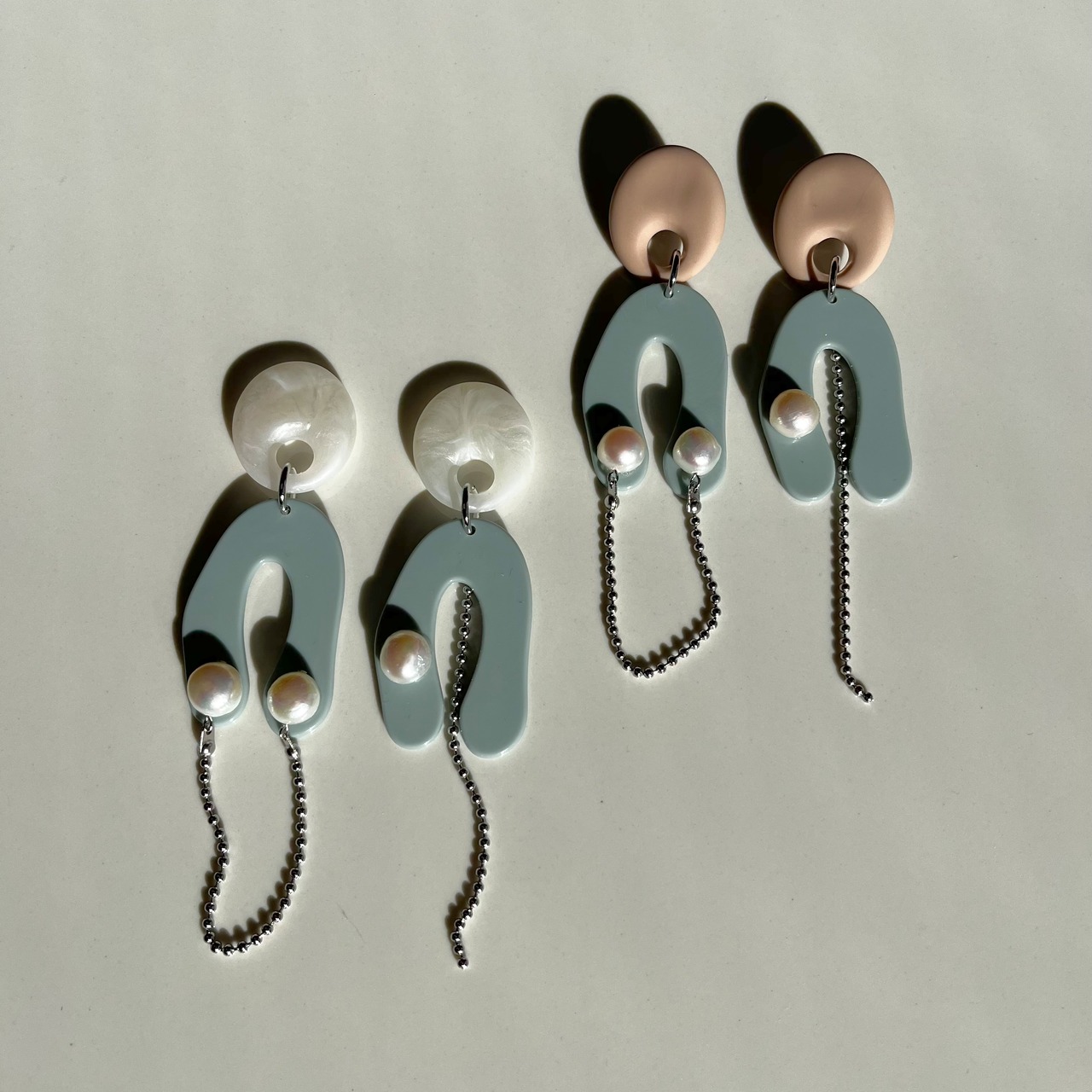 2トーンカラー 大振りピアス / イヤリング / サージカルステンレス