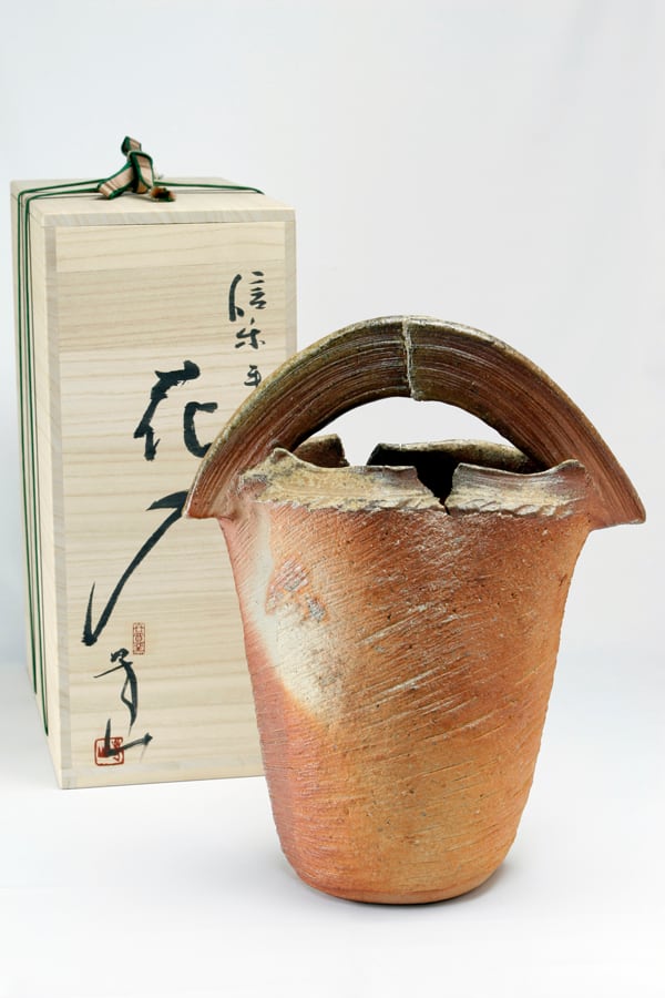 信楽 手付き花入れ 作・谷井芳山 谷寛窯 （信楽焼） | にっこう生活館