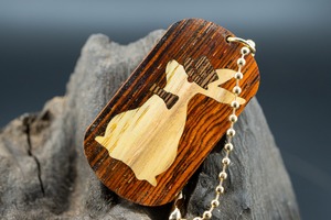 【 エスニックなローズウッド 】ココボロ ドッグタグ 象嵌 三月ウサギ