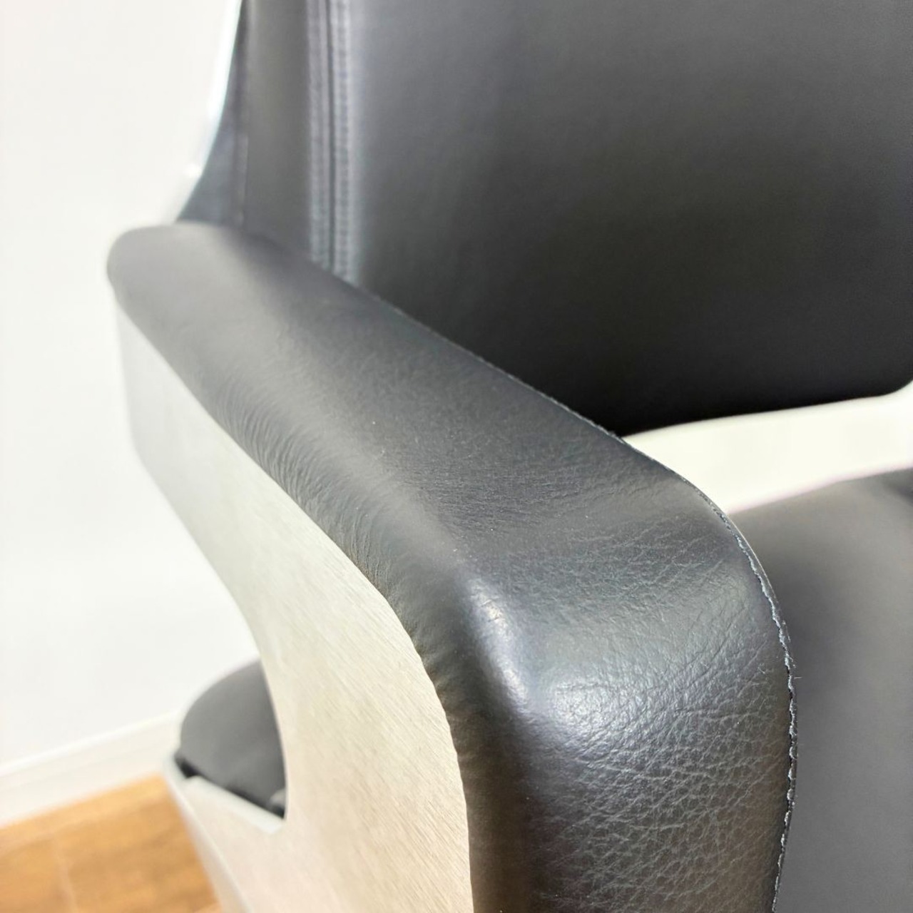 Interstuhl SILVER インタースツール シルバー オフィスチェア デザイナーズ家具 Cassina ixc. 本革 ブラック系【中古】【250サイズ】