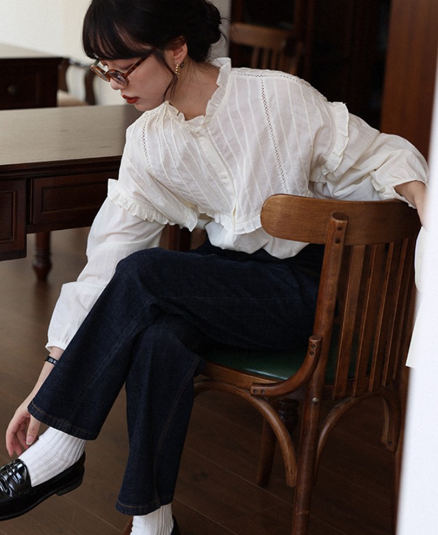 ラッフルカラー＆プリーツ入りランタン袖シャツ