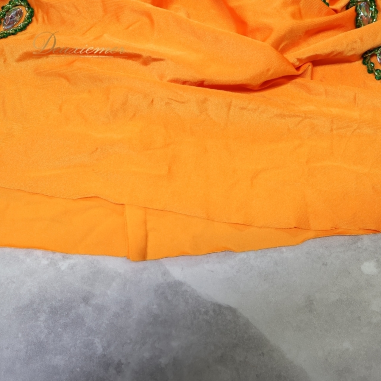 ベリーダンス 衣装 サイーディドレス オレンジ系 ワンピース ドレス ラインストーン ビーズ 橙 緑 鮮やか ロング ステージ イベント ダンス衣装 頭飾り ヘッドアクセサリー スリット 豪華 装飾 バラディドレス ガラベーヤ グリーン系