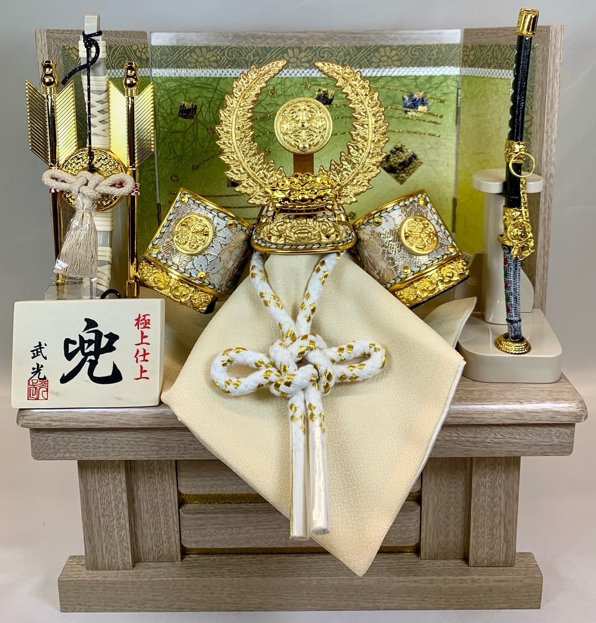 5号 徳川家康公兜セット 白木収納セット 三曲屏風(緑) F530 弓太刀付 五月人形 兜飾り 端午の節句 初節句 お祝い こどもの日 海外土産 コンパクト こだわりの兜 日本伝統 日本土産 和風インテリア 和モダン 特別限定品 お守り | 株式会社 山本人形 5号 徳川家康公兜セット 白木収納セット 三曲屏風(緑) F530 弓太刀付 五月人形 兜飾り 端午の節句 初節句 お祝い こどもの日 海外土産 コンパクト こだわりの兜 日本伝統 日本土産 和風インテリア 和モダン 特別限定品 お守り | 株式会社 山本人形