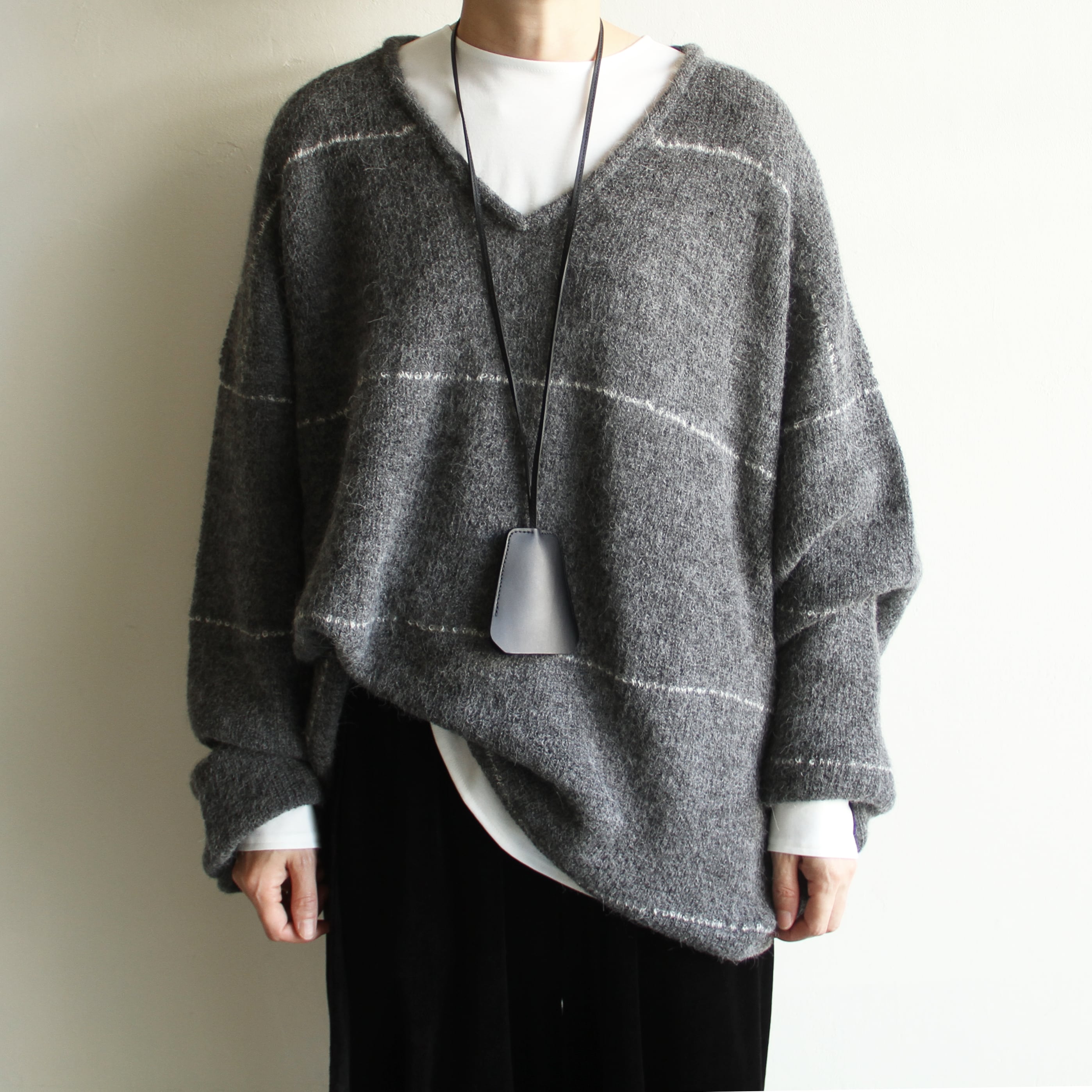 INNAT V-neck line border sweater