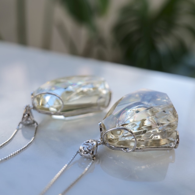 【 豊かさを呼び覚ます、成功と繁栄のコード 】シトリン レインボー入ペンダント G4_2