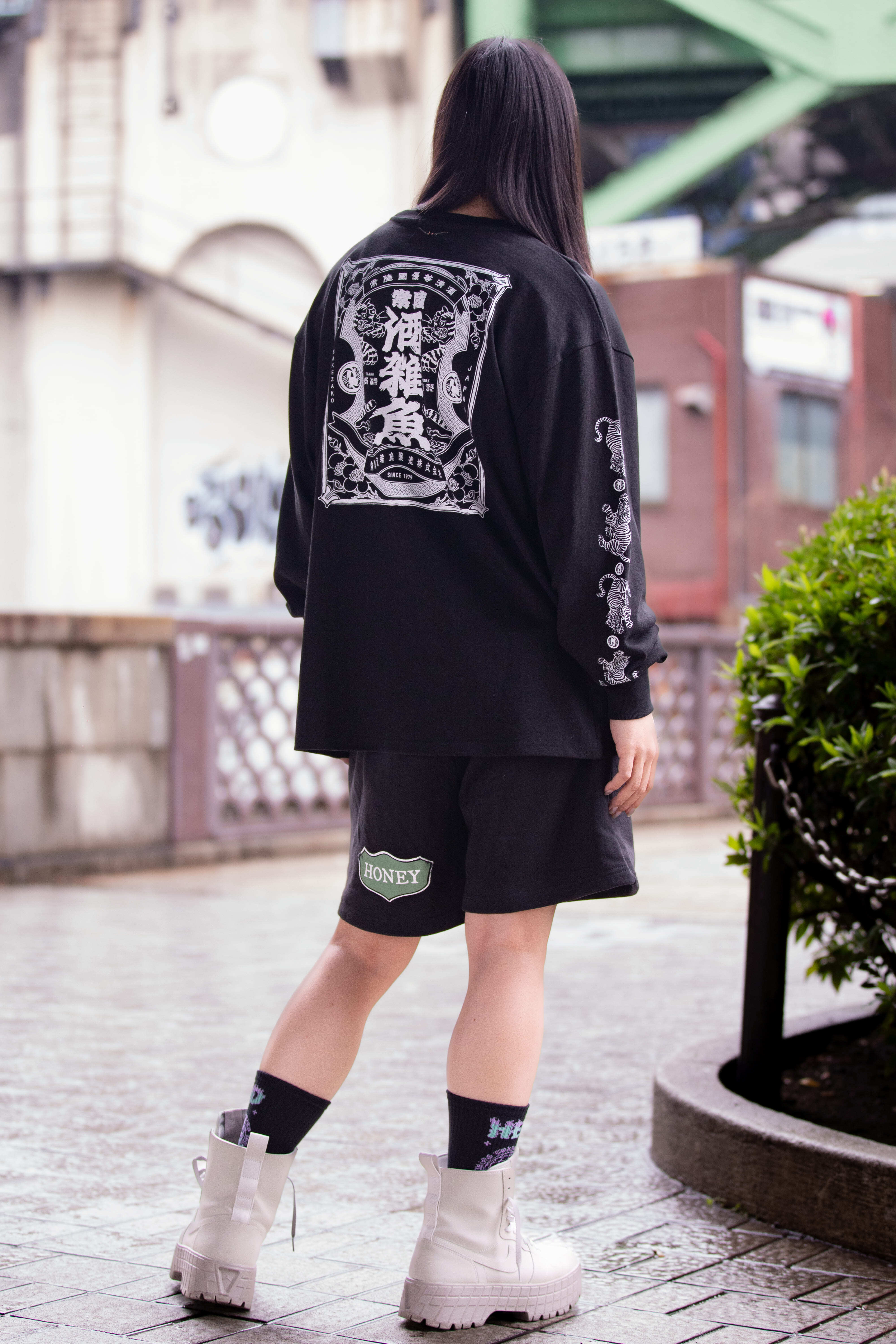 HONEY MANS ADDICT] 酒雑魚ロングスリーブTシャツ2026 | THEE MAD