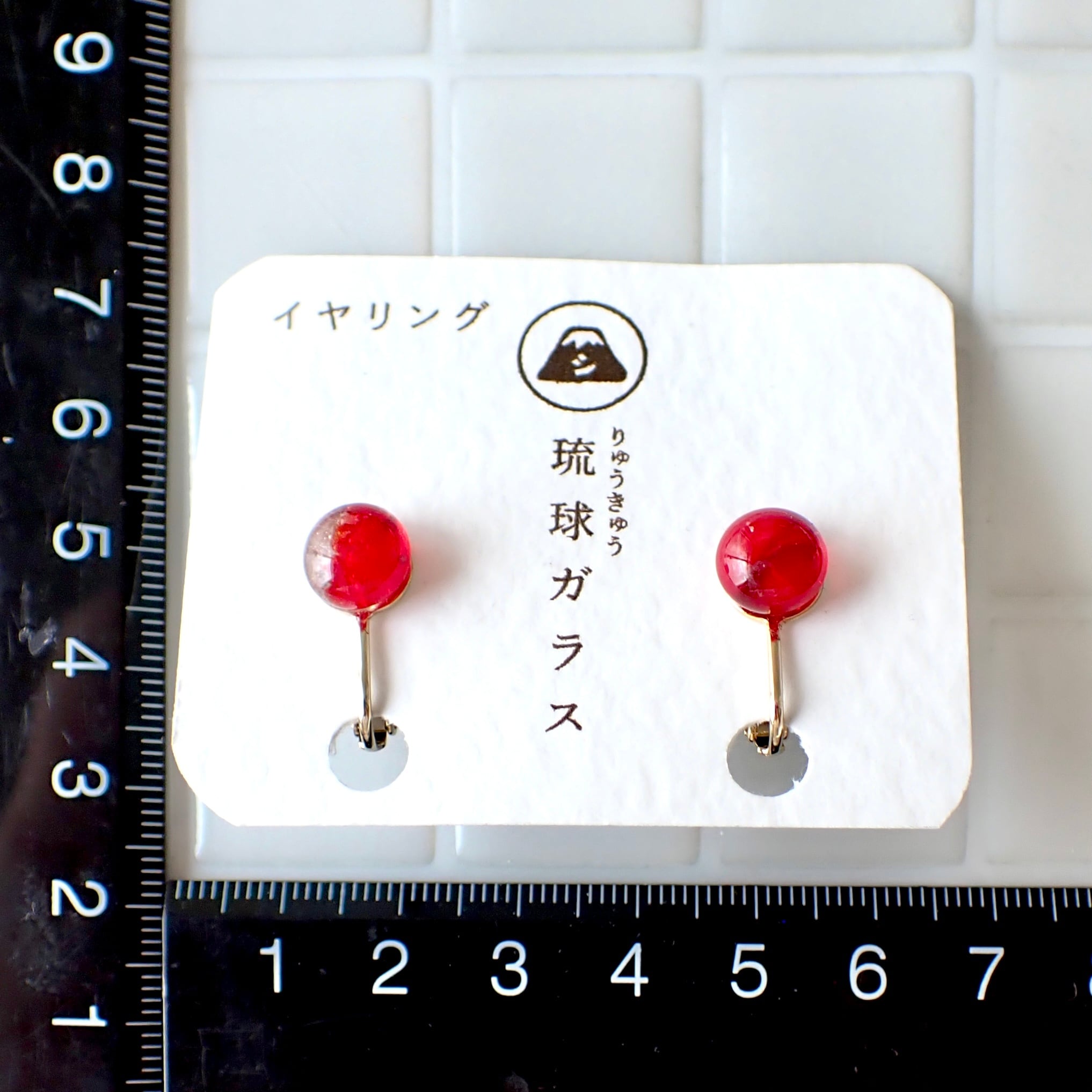No.1516-F　琉球ガラス(小ぶり)☆変形ピアス・イヤリング(レッド) イヤリング / 琉球ガラス | シー・エトワール