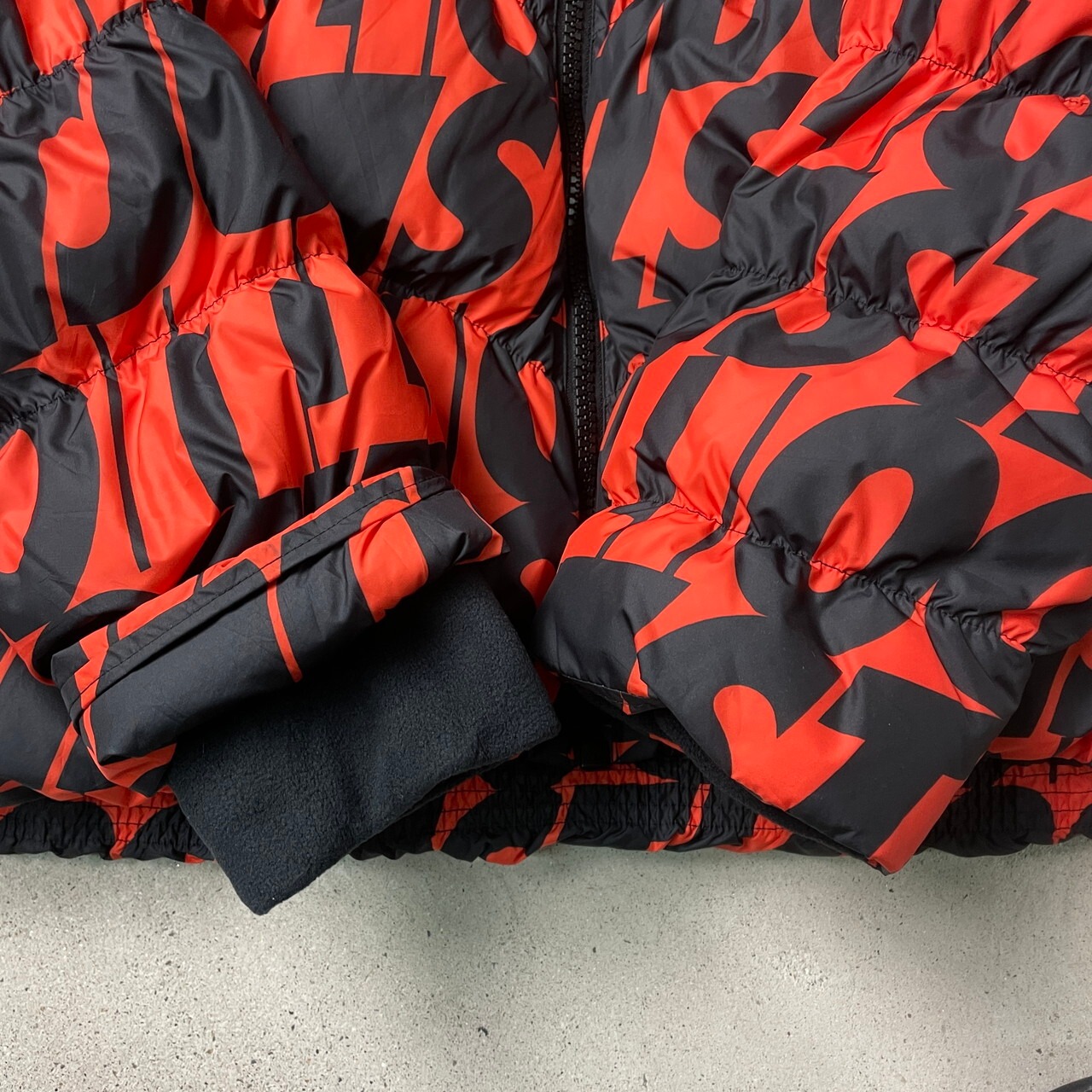 NIKE ナイキ シンセティックダウンフィルジャケット 総柄 ショート丈 