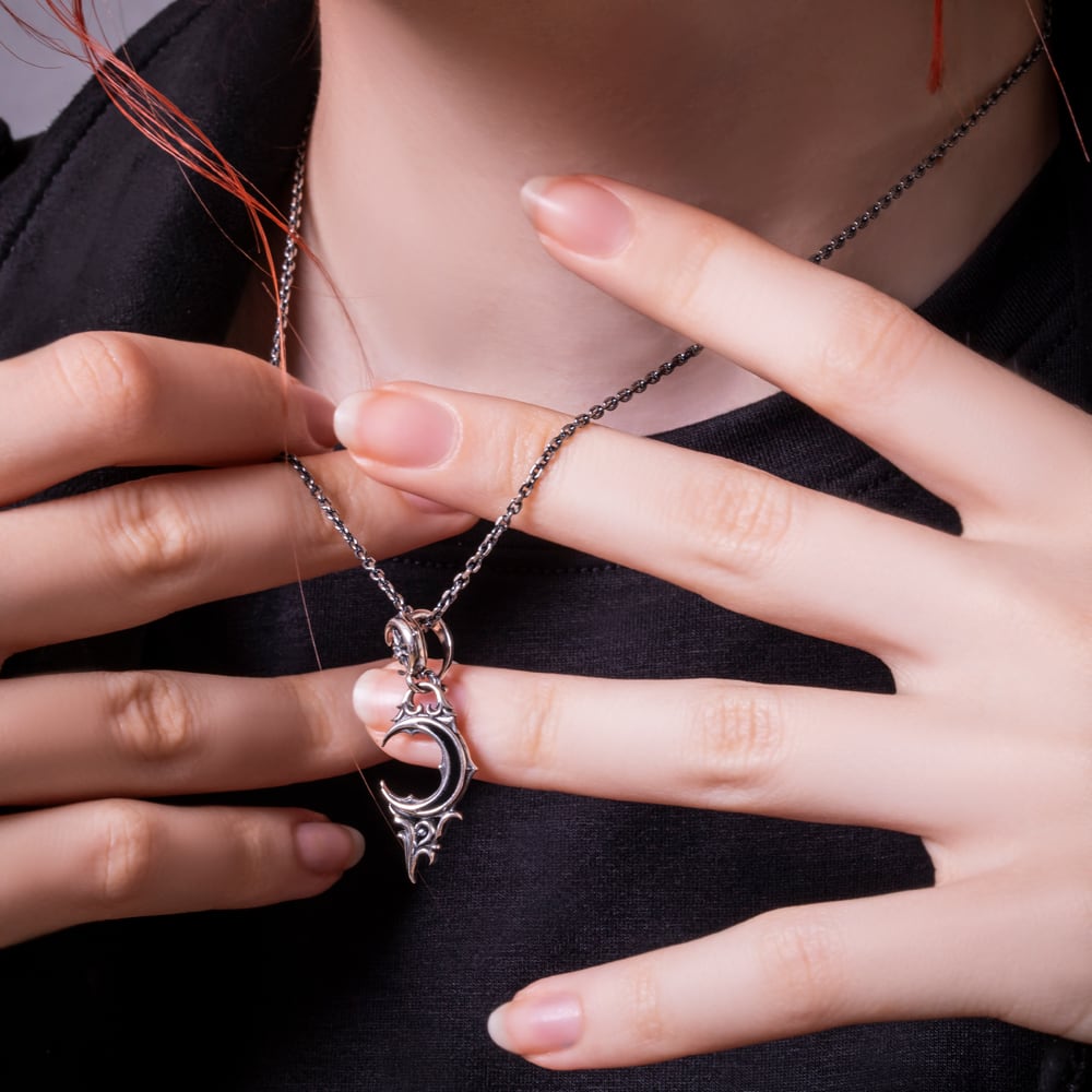 ニュームーンハートペンダント AKP0159 New Moon Heart Pendant