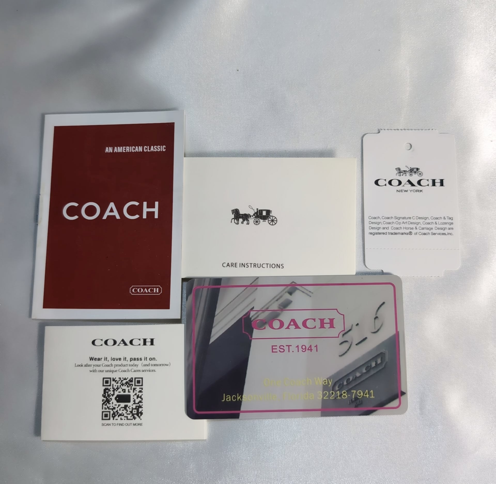 COACHコーチ×ディズニーコラボ ミニーマウスパッチワーク ラウンド