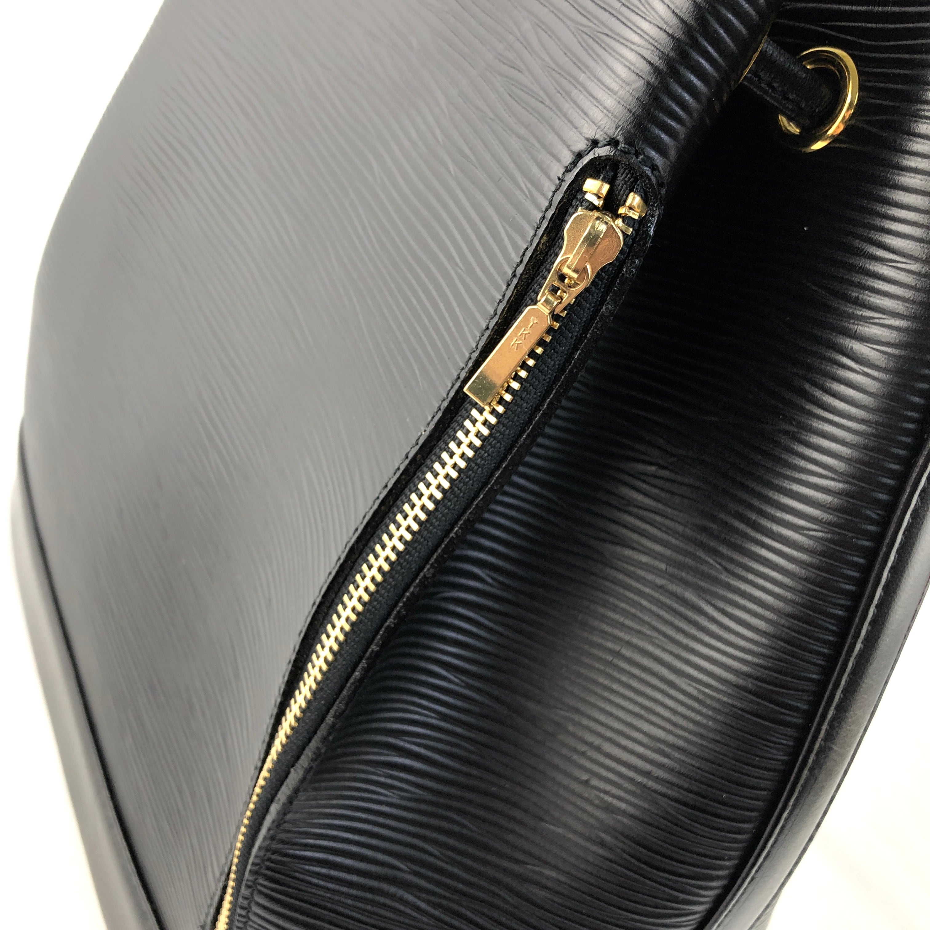 VALENTINO GARAVANI ヴァレンティノ ガラヴァーニ メダルモチーフ 巾着